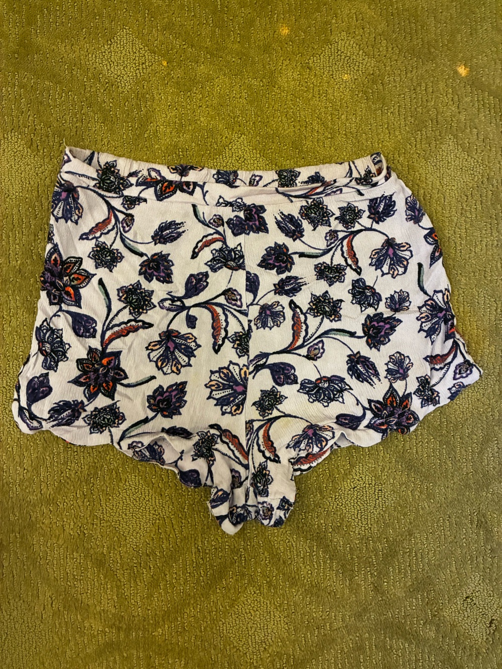 Kendall & Kylie White Floral Scalloped Women's Shorts